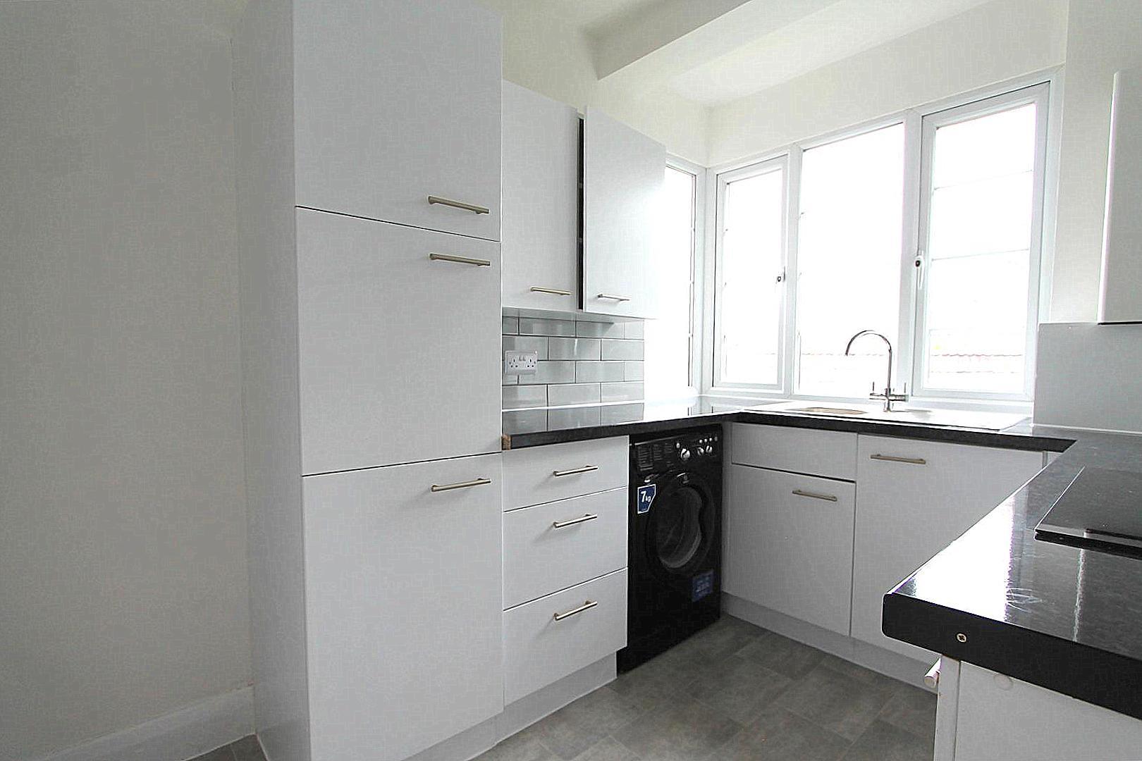 2 bed property in London Road, Cheam